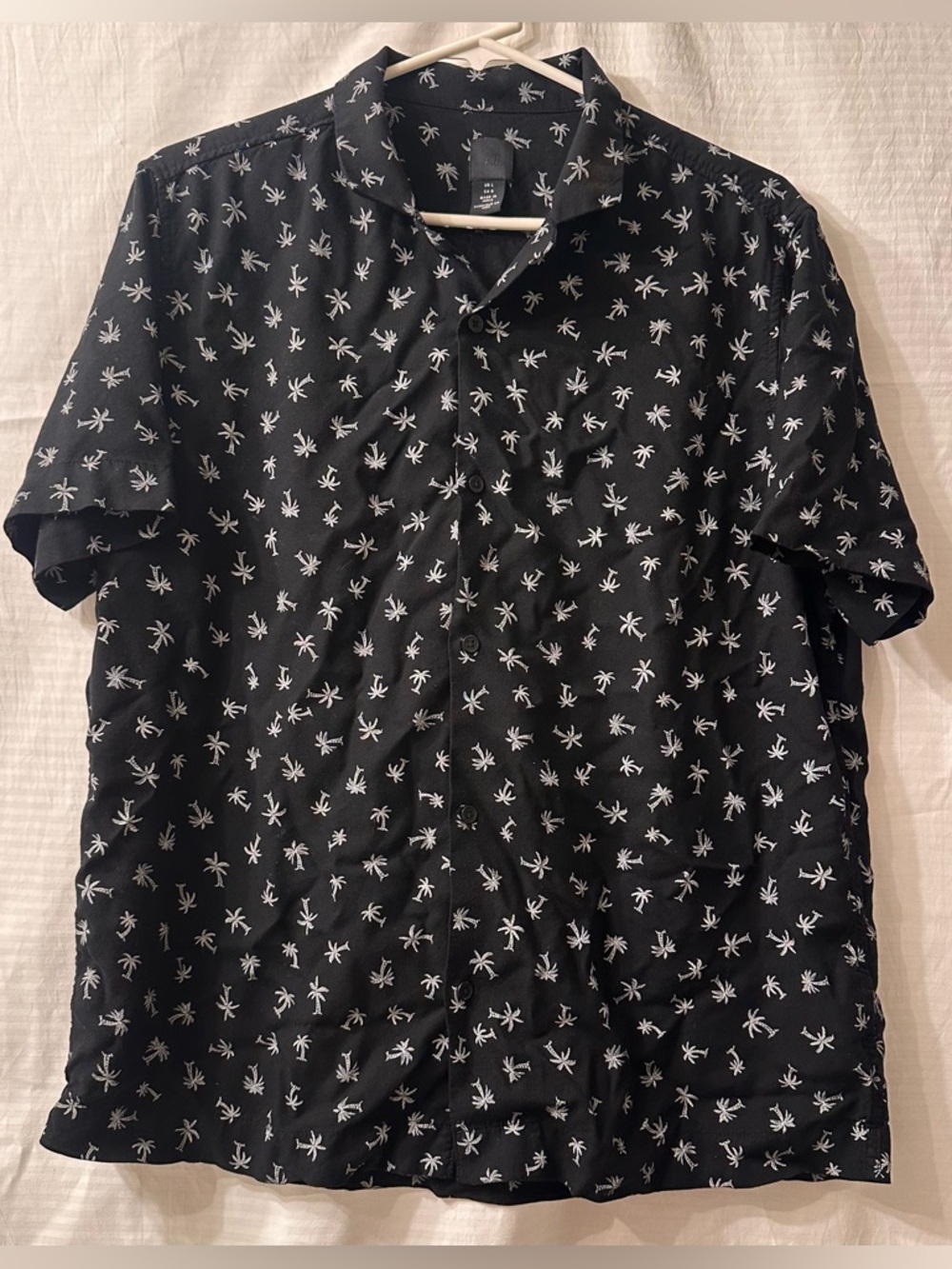 H&M Men's Short Sleeve Button-Up Black Palm Tree Printed Shirt  Size Large